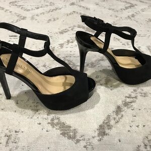 Gianni Bini platform heels, size 6 women’s, great condition.